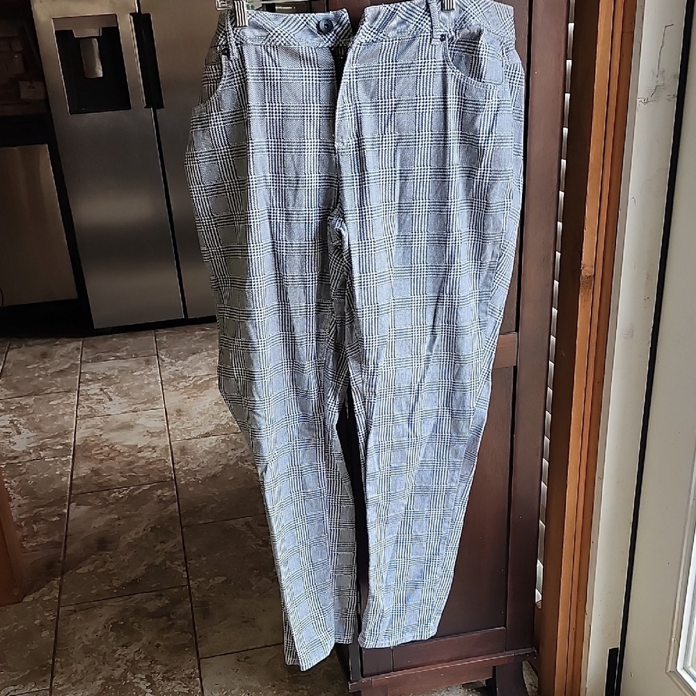 Chic Checkered Women's Trousers